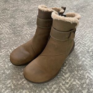 Clark’s Brown Ankle Boots W9.5 Warm, Cute